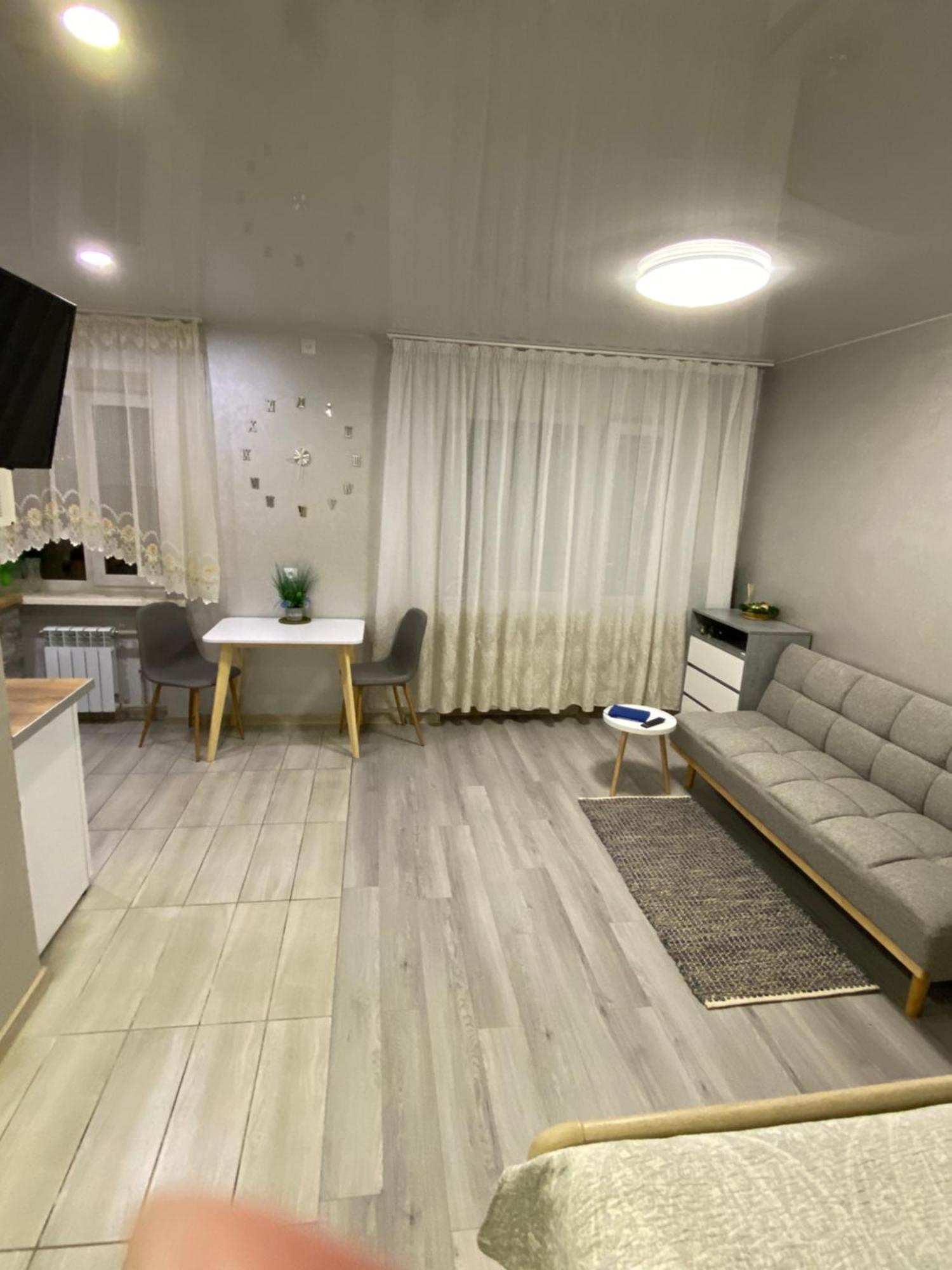 рабочая 81, кирова Kirova Apartment *